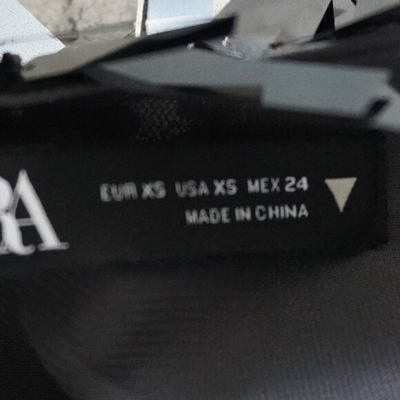 ZARA Sequin Mini Skirt Silver– FW 2024 – Size Small - Picture 2 of 4